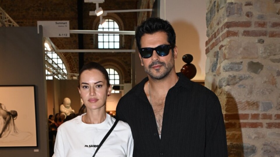 Burak Özçivit ve Fahriye Evcen den boşanma iddialarına nokta koyan paylaşım